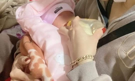 Phát hiện bé sơ sinh bị bỏ rơi trong túi xách trước nhà dân