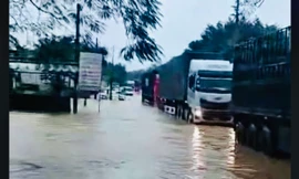 Mưa trắng trời, đường mòn Hồ Chí Minh biến thành sông