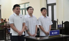 Tuyên án 5 cầu thủ sử dụng ma tuý cùng 5 cô gái trong khách sạn