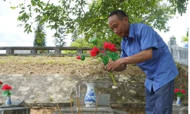 Bỏ nghề lái xe, viết đơn xin trông coi nghĩa trang liệt sỹ