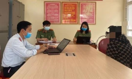 Cô gái ở Hà Tĩnh bị phạt tiền vì đăng tin thất thiệt về dịch COVID-19
