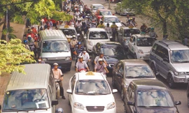 Tăng phí liệu có giảm ùn tắc? Ảnh: Hồng Vĩnh