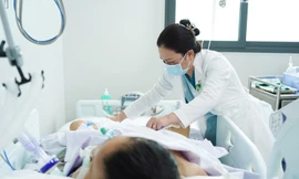 Bệnh viện thiếu thuốc, bệnh nhân BHYT phải mua thuốc ngoài