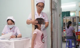 Con sẽ lùn vĩnh viễn nếu cha mẹ bỏ qua dấu hiệu này