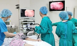 Cứu cụ bà 'miệng nôn, trôn tháo' ra máu vì bệnh lý hiếm gặp