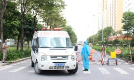 Những chuyến xe cấp cứu đang hoạt động hết công suất để đáp ứng trước tình hình ca bệnh tăng cao.