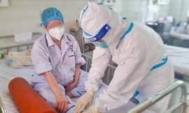 Nữ điều dưỡng mang thai vượt qua lằn ranh sinh tử khi mắc COVID-19