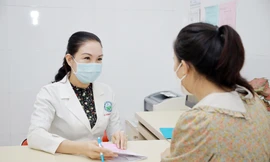 Mắc bệnh hiếm gặp, người phụ nữ bị chẩn đoán thành... sùi mào gà