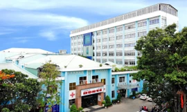 4 bác sĩ trốn việc đi làm xuyên tỉnh ở phòng khám tư 