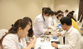 200 y bác sĩ được tầm soát miễn phí ung thư bằng công nghệ gen