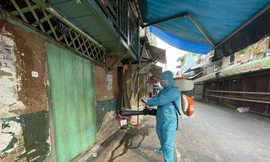 Vì sao hàng quán ở TPHCM vẫn 'cửa đóng then cài'?