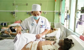 4 thiếu niên bị cụt tay, nguy kịch do chơi pháo tự chế