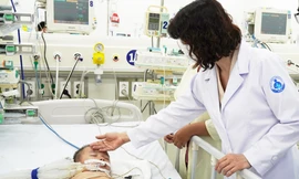 Báo động bệnh tay chân miệng lây từ người lớn cho trẻ nhỏ