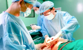 Sau 'nâng cấp vòng 3' ở spa, quý bà khổ sở cầu cứu khắp các bệnh viện vì hoại tử, lở loét