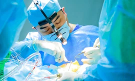 Người phụ nữ sốc phản vệ, nguy kịch khi đang nâng mũi