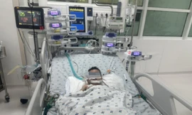 Bé trai gãy nhiều xương sườn, vỡ khí quản sau cú ngã tưởng như vô hại