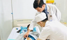 Suýt mất mạng do bị đâm xuyên bụng, thủng nhiều nội tạng