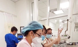 Mẹ 'tranh thủ' một chút, con ngã ao đuối nước nguy kịch