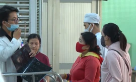 Video: Phụ huynh hoảng loạn vào bệnh viện tìm con vì cuộc gọi lừa đảo