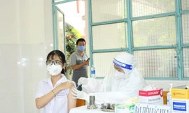 TPHCM hỗ trợ Sóc Trăng “thần tốc” tiêm vắc xin ngừa COVID-19