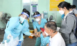 Cảnh báo trẻ mắc COVID-19 đang tăng trở lại