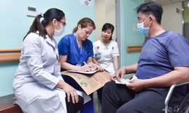 Phẫu thuật khớp háng miễn phí cho bệnh nhân diện chính sách, hộ nghèo