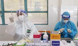 Tiêm vắc xin ngừa COVID-19 cho người từ tỉnh thành khác trở về TPHCM