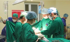 Phẫu thuật khẩn cấp cứu cụ ông máu phun thành vòi trong bụng vì tai nạn