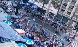 Nghe tiêm vắc xin Pfizer ngừa COVID-19, thai phụ ùn ùn kéo đến bệnh viện sản TPHCM