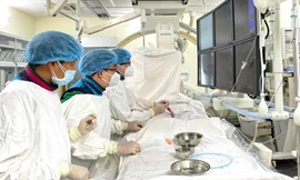 Người đàn ông đột quỵ vì giác hơi
