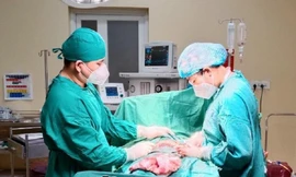 Mẹ con sản phụ nguy kịch vì biến chứng tiền sản giật