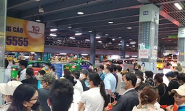TPHCM nói gì về tình trạng sân bay ùn tắc gây bức xúc?