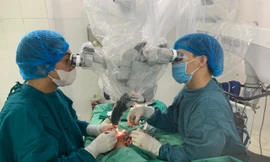 Nam thanh niên nhập viện cùng chiếc máy xay thịt cuốn nát bàn tay