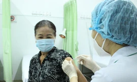 TPHCM tiến nhanh tới mục tiêu bao phủ vắc xin ngừa COVID-19