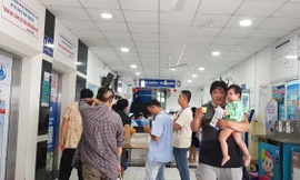 Nghi vấn nhóm người đánh thuốc mê nhân viên thu ngân của bệnh viện, lấy sạch tiền