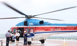 Đưa du khách ngắm TPHCM từ trên cao bằng trực thăng