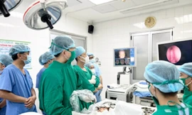 Bé trai 3 tuổi bị đâm thủng sàn sọ vì nghịch đũa