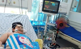 Cậu bé béo phì mắc cùng lúc COVID-19 và sốc sốt xuất huyết