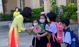 TPHCM: Phát hiện trẻ mắc COVID-19 trong ngày đầu đi học trở lại