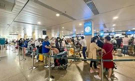 Người về quê đông nhưng chỉ bằng một nửa so với trước dịch COVID-19