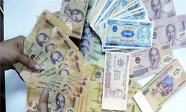 Nhu cầu đổi tiền lì xì tăng cao vào những ngày cận tết. Ảnh: D.Đ.Minh (Thanh Niên)