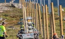 Na Uy làm lại hàng rào để tránh phải bồi thường cho Nga. (Ảnh: AP)