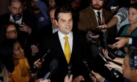 Nghị sĩ Cộng hòa Matt Gaetz phát biểu với báo chí sau khi trình kiến nghị phế truất Chủ tịch Hạ viện Kevin McCarthy. (Ảnh: Reuters)
