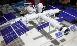 Mô hình trạm quỹ đạo mà Nga dự định sẽ bắt đầu phóng lên vào năm 2027. (Ảnh: Reuters)