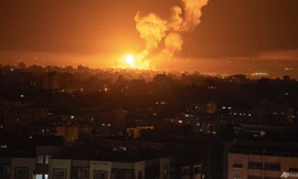 Một rốc-két rơi xuống Gaza ngày 7/3