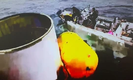 Hàn Quốc vượt được bộ phận từ tên lửa và vệ tinh Triều Tiên rơi xuống biển