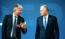 Ông Stian Jenssen (trái) thừa nhận chuyện khuyên Ukraine từ bỏ lãnh thổ để vào NATO là sai lầm. (Ảnh: Getty)