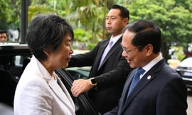 Bộ trưởng Ngoại giao Bùi Thanh Sơn đón người đồng cấp Nhật Bản Yoko Kamikawa ngày 10/10. (Ảnh: Như Ý)