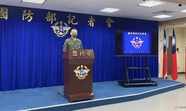 Người phát ngôn lực lượng phòng vệ Đài Loan Sun Li-fang phát biểu với báo chí ngày 12/4. (Ảnh: Reuters)