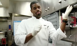 Tafari Campbell là bếp phó trong Nhà Trắng trước khi trở thành đầu bếp riêng của gia đình cựu Tổng thống Barack Obama. (Ảnh: People)